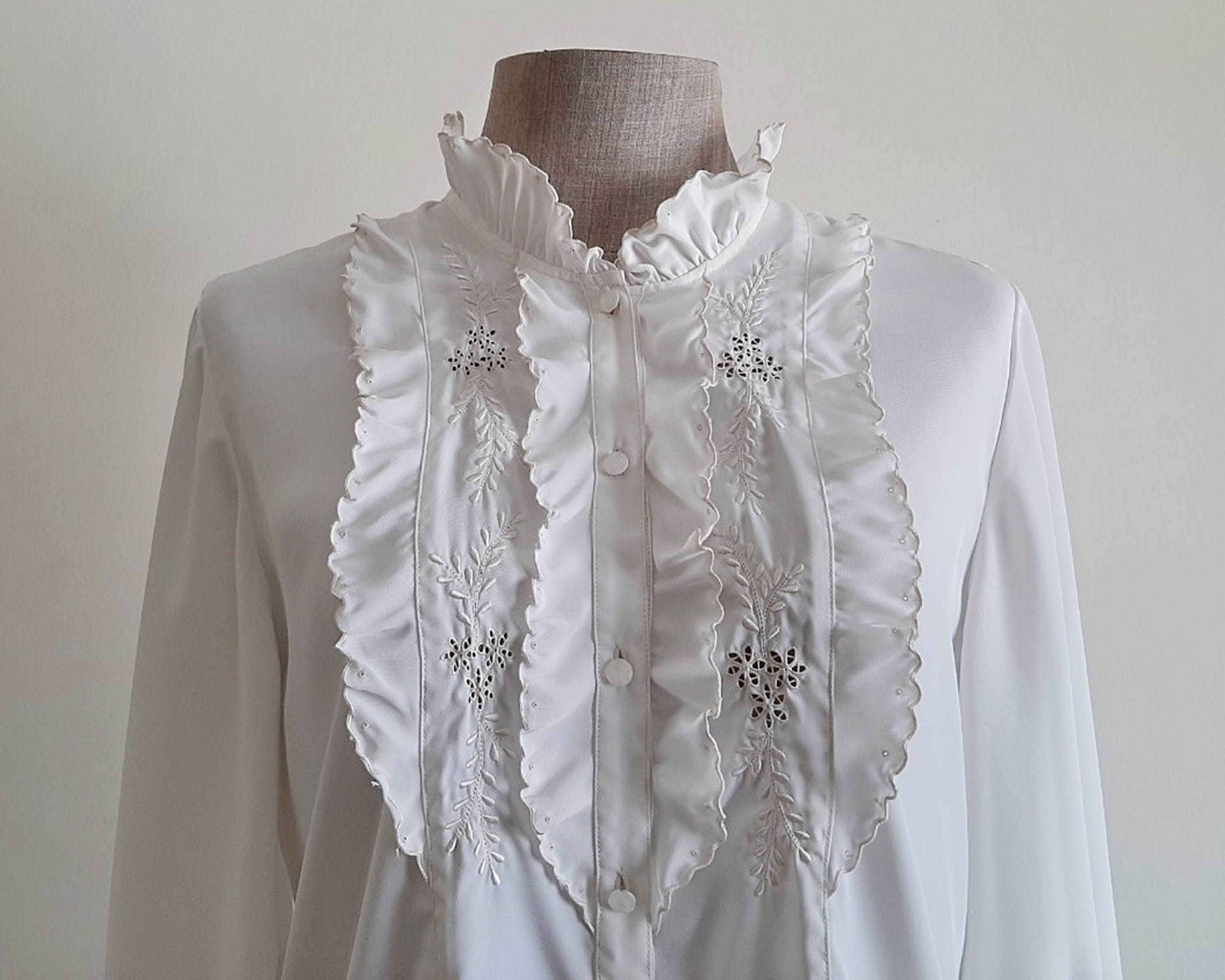 BayBee slanting frill blouse white美品⑅◡̈* Valencia Satin Ruffle Cropped Blouse – Sugarlips