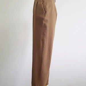 Pantaloni a gamba affusolata marrone Pantaloni a vita alta vintage Pantaloni in lana da donna Pantaloni a pieghe Pantaloni cropped Pantaloni a vita alta Pantaloni autunnali XS 25 Vita immagine 6