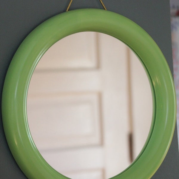 Mod round Interdesign style mirror lime green 70s decor