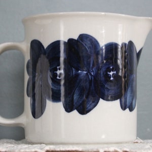 Iittala Arabia Anemone Finland pitcher 16 oz blue white