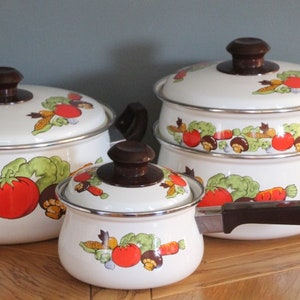 Enamelware cookware 70s vintage white vegetables set