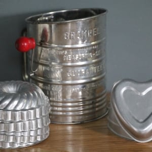 Formy do ciast, tart, puszek, sita, aluminium, kuchnia, vintage, połowa wieku