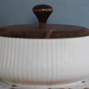 Sohn USA casserole white walnut vintage