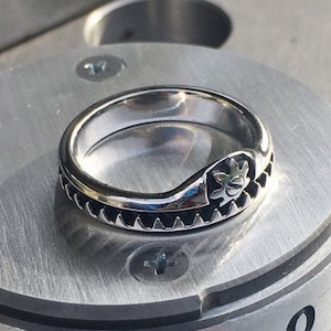 Motion Coupling - A precision rack and pinion gear. Slim, smooth and elegant. A perfect kinetic ring for your special engineer.