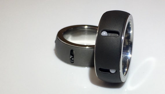 Ring with moving balls discount