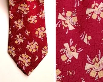 VALENTINO 90's tie. Abstract pattern of geometrical flowers. Burgundy red and gold. Pure silk. Handmade in Italy, excellent condition.