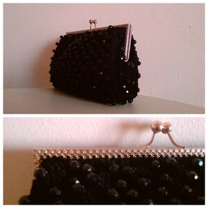 Frame bag 80's vintage, black purse, crochet fabric, round beads, white satin inside, metal frame, excellent condition, handmade in Italy.