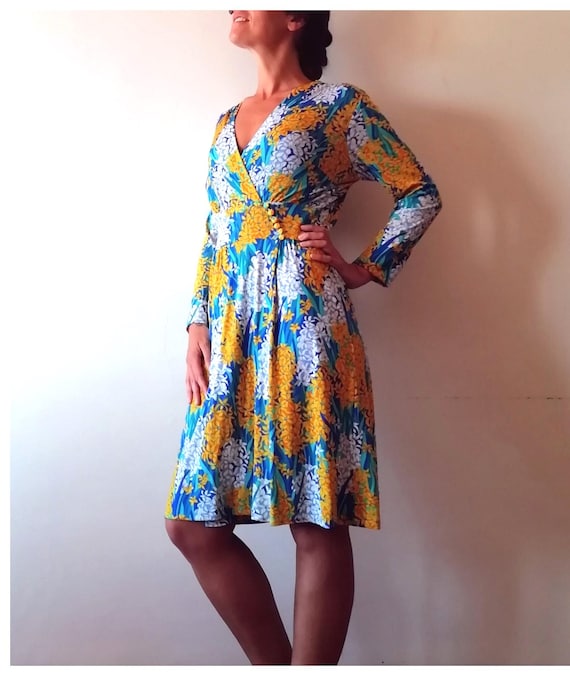70s Vintage Schiaparelli Silk Jersey Dress  Floral Print, V-neck, Kimono  Closure, Flared Skirt, Size M, Made in Italy, Excellent Condition. - Etsy