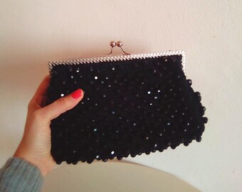 Frame bag 80&#39;s vintage, black purse, crochet fabric, round beads, white satin inside, metal frame, excellent condition, handmade in Italy.