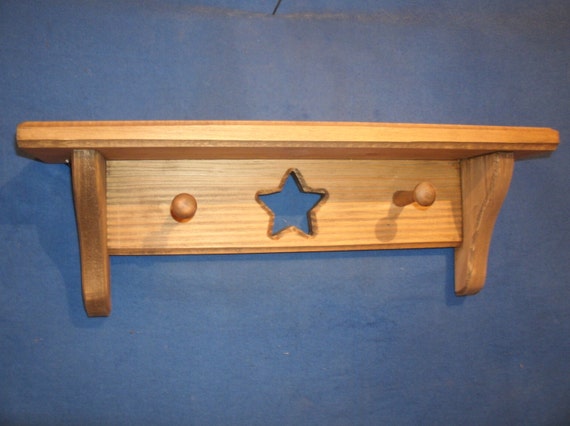 Rustic Country Wooden Pine 12 Shelf With Star And Pegs