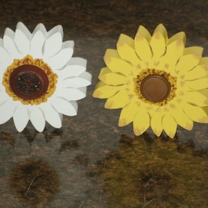 Large wooden daisy, wooden daisy, painted wood flower, rustic wooden daisy, spring tiered tray daisy, daisy cutout, wood spring daisy flower