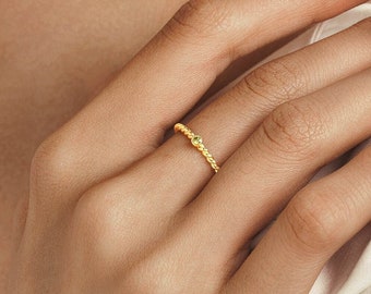 Bague torsadée avec pierre de naissance • Bague empilable minimaliste • Bague personnalisée avec pierres précieuses délicates • Bijoux avec pierre de naissance personnalisés • Cadeau pour une nouvelle maman • 57 RM