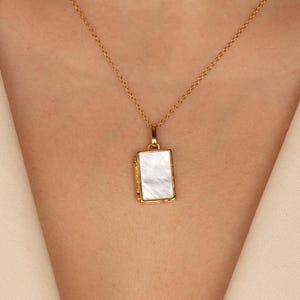 Pearl Photo Locket Necklace • Mother of Pearl Locket Pendant Necklace • Vintage Locket for Her • Memorial Jewelry • Anniversary Gift • NR062