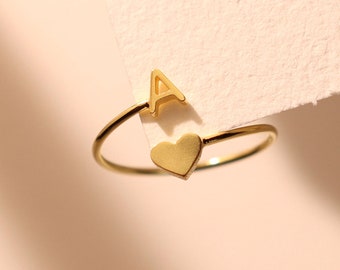 Anello con iniziale a cuore personalizzato • Anello con lettera personalizzata • Anello con cuore piccolo • Delicato anello con promessa • Regalo di compleanno per lei • RM62F77