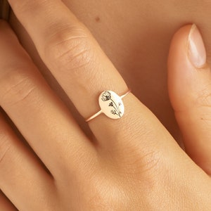 Zierlicher Geburtsblumenring aus Sterlingsilber, Gold und Roségold • Blumen-Siegelring • Blumenring • Personalisiertes Geschenk für Mama • RM52a