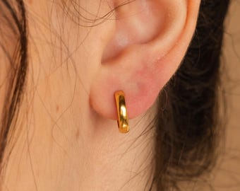 Everyday Huggie Earrings in 12mm • Simple Huggie Hoops • Minimalist Earrings in Gold and Silver • Summer Jewelry • Gifts for Her • ER042