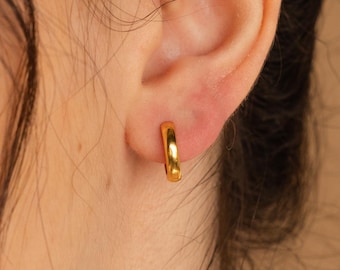 Everyday Huggie Earrings in 12mm • Simple Huggie Hoops • Minimalist Earrings in Gold and Silver • Summer Jewelry • Gifts for Her • ER042