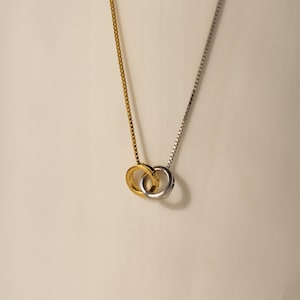 Interlocking Circle Charm Necklace • Infinity Circle Necklace in Gold & Silver • Mixed Metal Jewelry • Perfect Girlfriend Gift • NR036