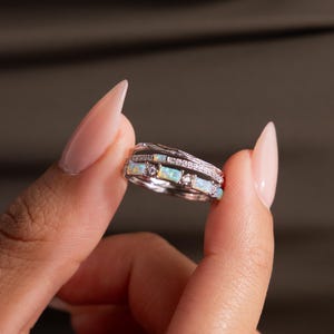Conjunto de Anéis Empilháveis com Opala • Conjunto de 3 Anéis Cravejados com Pedras Preciosas • Delicados Anéis de Compromisso com Cristais • Joias Minimalistas para Casamento • Presente para Namorada • RR148
