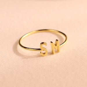 Anel Duo Inicial • Anel Personalizado com Letra Minúscula • Anel Delicado e Empilhável em Ouro, Ouro Rosa, Prata de Lei • Presente Personalizado para Mãe • RM74F43
