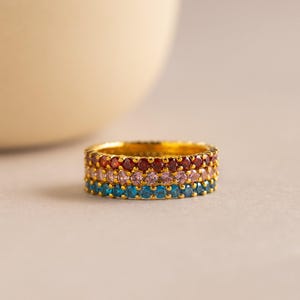 Anpassad ädelstens-evighetsring • Stapelbar guldring med födelsesten • Elegant ring för vardagsbruk • Parsmycken • Jubileumspresent • RM121