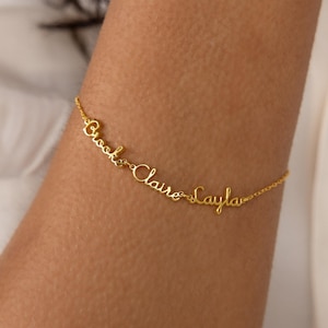 Fint armband med flera namn • Personligt berlockarmband • Vänskapsarmband • Minimalistiska namnsmycken • Systerpresent till henne • BM61F34