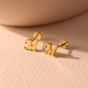 Personalisierte Initialen-Ohrstecker • Zarte Buchstaben-Ohrstecker • Minimalistischer Initialen-Schmuck für jeden Tag • Geburtstagsgeschenk für die beste Freundin • CH10F35