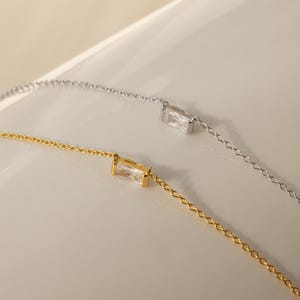 Collar con dije de diamante baguette • Collar con diamante de corte rectangular • Delicado collar de boda • Joyería para damas de honor • Regalo para esposa • NR005