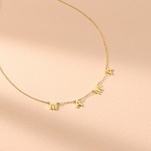 Colar com letras personalizadas • Colar com pingente inicial personalizado • Joias artesanais para o dia a dia, Colar para mães • Presente perfeito para novas mamães • NM54F77