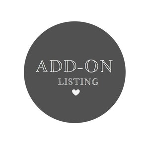 Peut inclure: Un cercle gris avec le texte "ADD-ON LISTING" en blanc et un petit cœur blanc en dessous du texte.