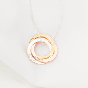 Custom Family Necklace • Personalized Linked Circle Necklace • Interlocking Ring Jewelry • Minimalist Eternity Jewelry • Mother Gift NM30F53