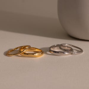 Conjunto de anillos apilables Duo Form • Anillos delicados de oro y plata • Anillos llamativos con forma de cúpula ondulada • Joyería minimalista • Regalo ideal para tu mejor amiga • RR026
