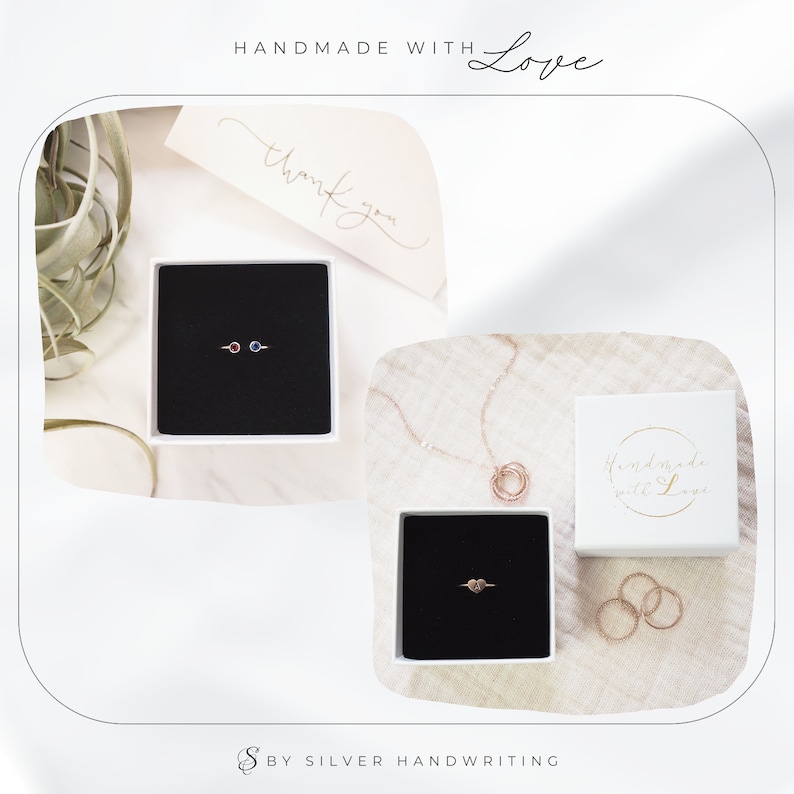 Puede incluir: Dos cajas de regalo blancas con interiores de terciopelo negro. Una caja contiene un par de anillos peque&ntilde;os con piedras preciosas rojas y azules. La otra caja contiene un anillo de oro en forma de coraz&oacute;n y un collar de cadena dorada con un colgante circular. Las cajas est&aacute;n sobre una superficie de tela beige. El texto "Handmade with Love" est&aacute; escrito en cursiva en una tarjeta blanca.