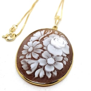 Floral cameo on sardonic shell