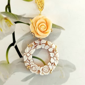 Pendant with rose cameo in gilded silver