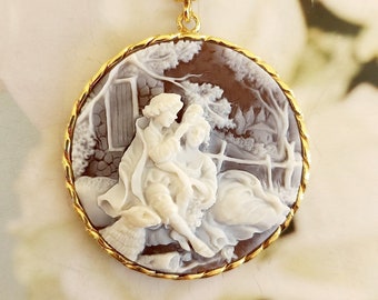 Pendant with cameo inspired by the works of Boucher.