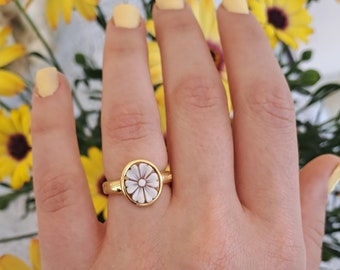 Ring with oval flower cameo and gold plated silver