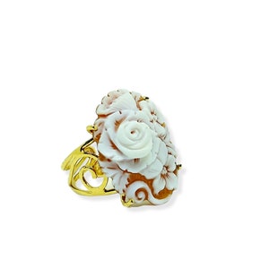 Floral cameo ring in gilded silver