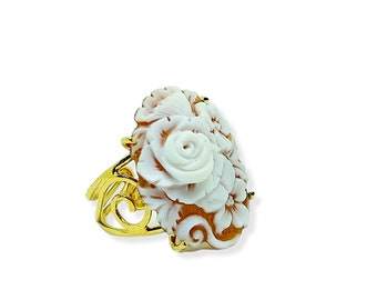 Floral cameo ring in gilded silver