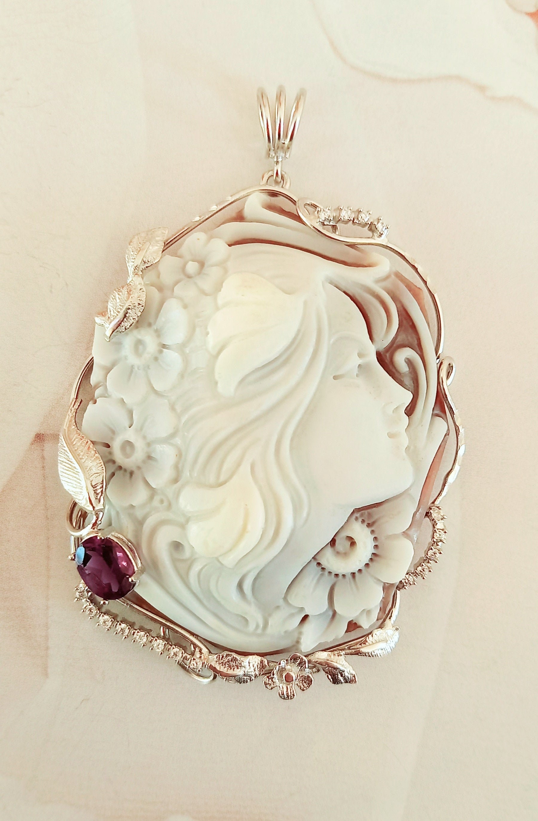 Sardonyx cameo in silver and amethyst