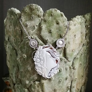 Silver necklace with original cameo handengraved