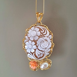 Pendentif camée floral italien avec rose corail