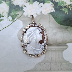 Pendant with cameo fine monufacturing