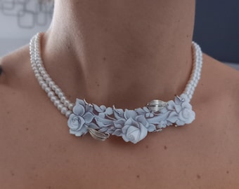 Pearl choker with sardonic shell sculpture