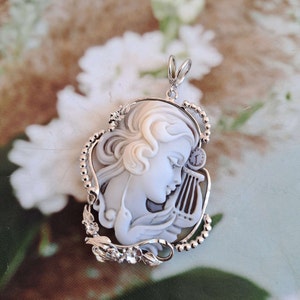 Silver pendant with art cameo.