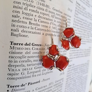 Pendant earrings with natural coral