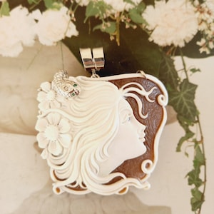 Lady cameo hanger in sardonische schelp