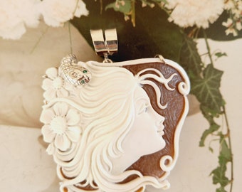Lady cameo pendant in sardonic shell