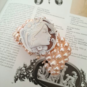 Bracelet with sardonyx cameo and pearls