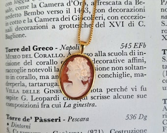 Pendentif camée coquille cornéenne, modèle vintage de marque "Cammeo Torre del Greco"